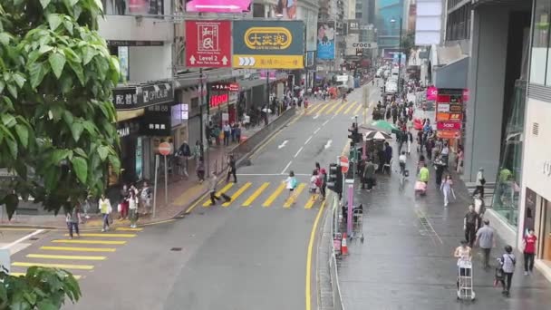 Hong Kong China Квітня 2017 Pedestrians Queens Road Day City — стокове відео