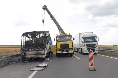 Yanan Koç Otobüs Otobanı Kurtarma Yardımı