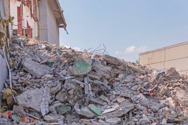 Çökmüş Büyük Yığın Bina Yapısı