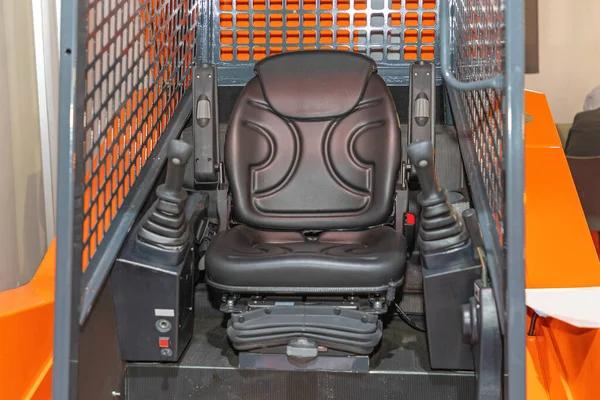 Kompaktladerkabine Fahrersitz — Stockfoto