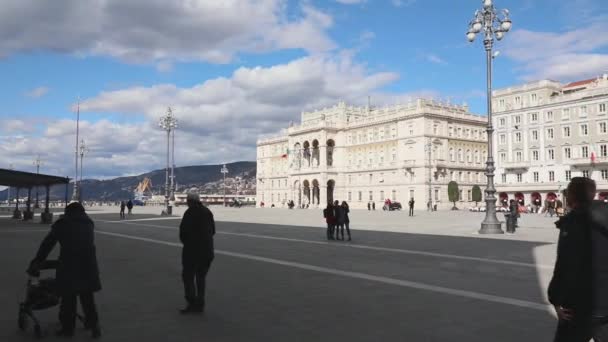 Trieste Italië Maart 2020 Weinig Mensen Wandelen Unity Italia Square — Stockvideo