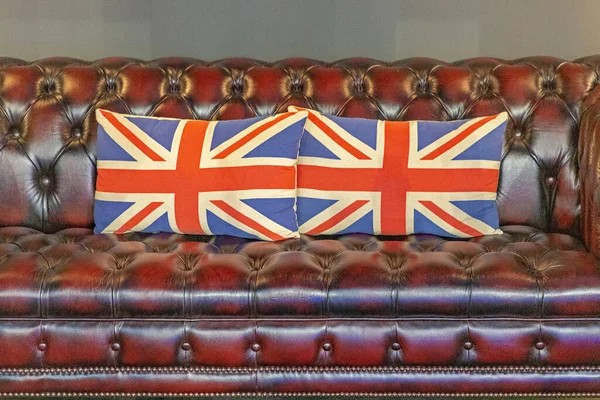 Två Brittiska Kuddar Läder Chesterfield Soffa — Stockfoto