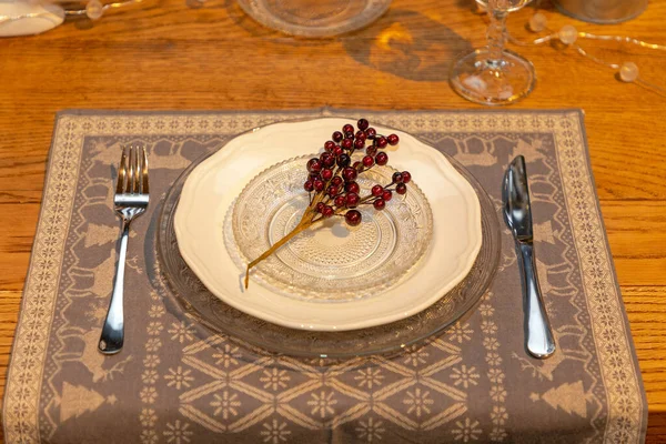 Tisch Gedeckt Für Ein Festliches Weihnachtsessen — Stockfoto