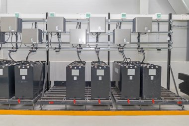 Kurşun Asit Forklift Bataryaları Endüstriyel Şarj İstasyonu