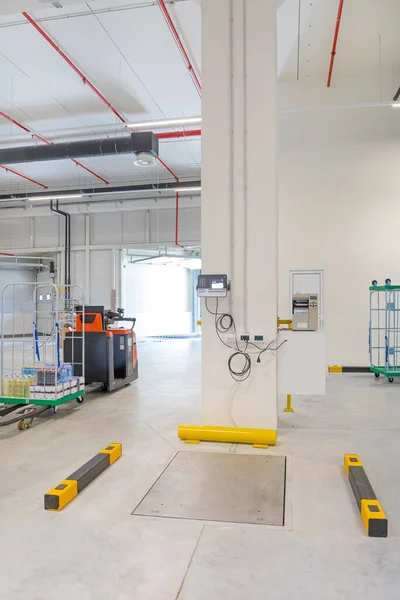 Weigh Station Carts Pallets Distribution Warehouse — Stock Photo, Image