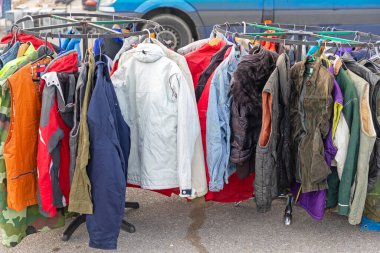 Bit Pazarı Gardırobu 'nda İkinci El Ceket ve Yelek İndirimi