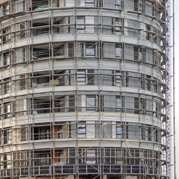 Andaimes Edifício Arranha Céu Redondo Durante Construção — Fotografia de Stock