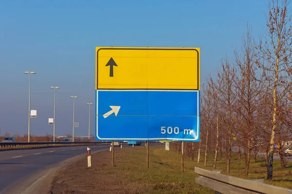 Sinal Trânsito Vazio Grande Lado Estrada — Fotografia de Stock