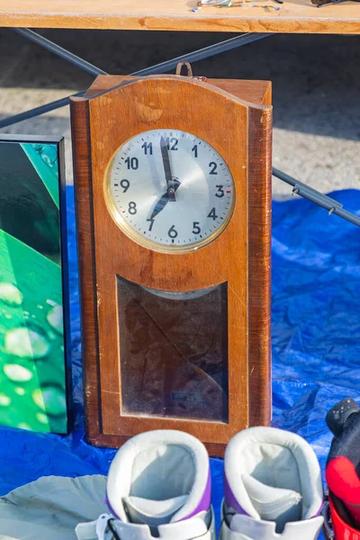 Relógio Parede Madeira Para Venda Mercado Pulgas — Fotografia de Stock