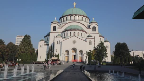 Belgrad Serbien Oktober 2019 Kyrkan Saint Sava Och Vattenfontäner Belgrad — Stockvideo