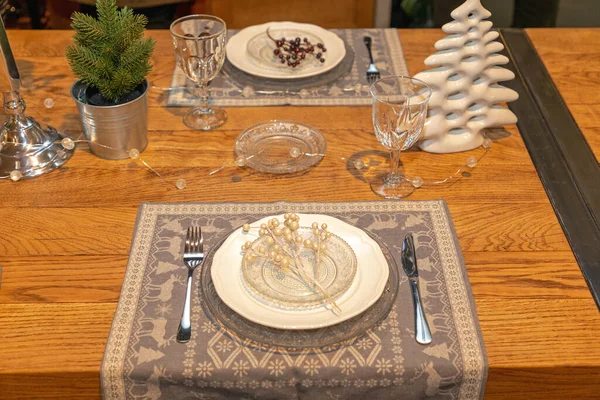 Tafel Opstelling Voor Twee Kerst Feestelijk Diner — Stockfoto