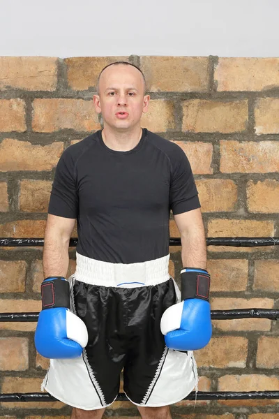 Boxer Στέκεται Στο Boxing Club Ring — Φωτογραφία Αρχείου