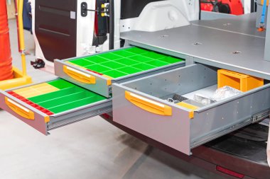 Çekmecelerdeki Parçalar ve Araçlar Ekipman Mobil Atölyesi Van