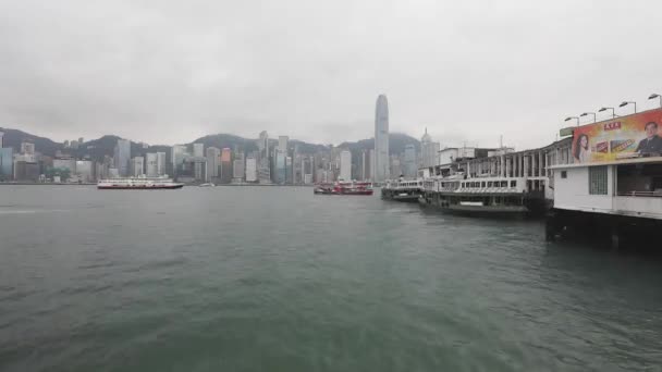 Гонконг Китай Апреля 2017 Года Star Ferry Boats Moored Dock — стоковое видео