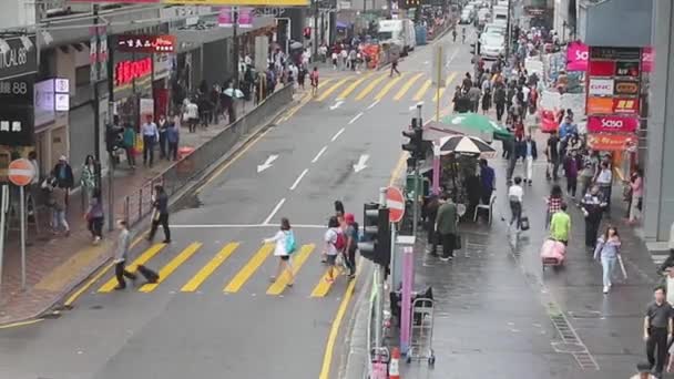 Hong Kong China Abril 2017 Los Peatones Queens Road City — Vídeo de stock