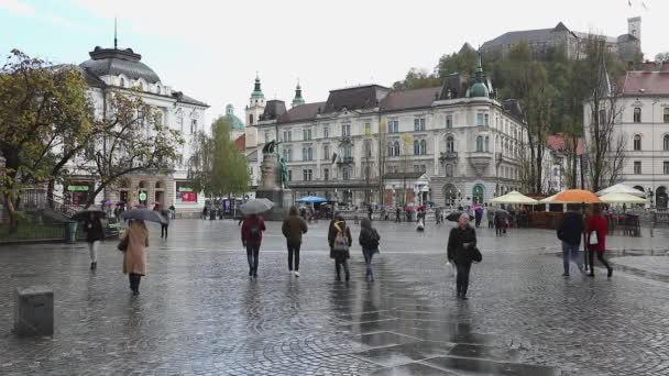 Λιουμπλιάνα Σλοβενία Νοεμβρίου 2019 Βροχερή Μέρα Φθινόπωρο Στην Πλατεία Πρεσερν — Αρχείο Βίντεο