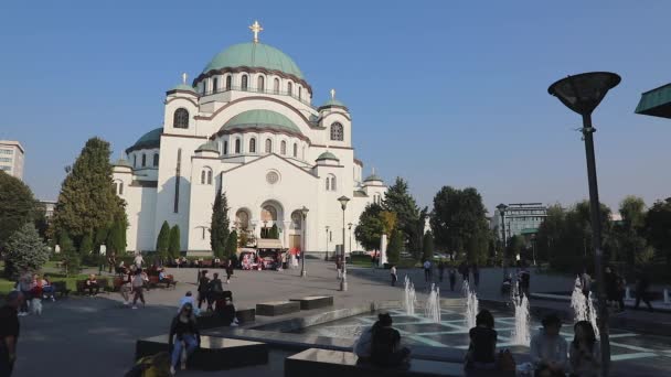 Belgrad Serbia Października 2019 Biały Marmurowy Kościół Sawy Fontanny Wodnej — Wideo stockowe