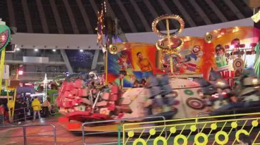 Belgrad, Sırbistan - 29 Aralık 2019: Sırbistan 'ın Belgrad kentindeki Sergi Salonunda Lunapark Turu.