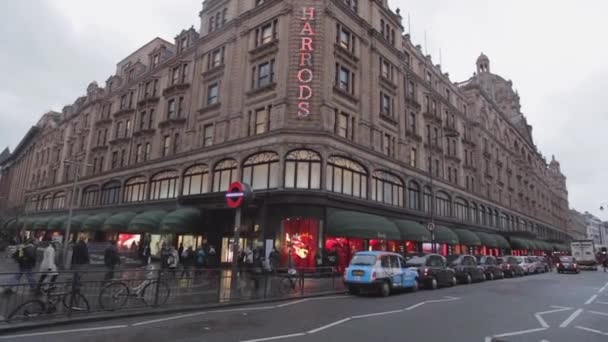 ロンドン イギリス 2013年1月28日 Harrods Luxury Department Store Sign Zoom London — ストック動画