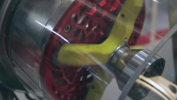 Fabrika Üretiminde Dönen Türbin Makineleri — Stok video