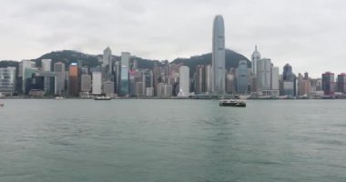 Hong Kong, Çin - 27 Nisan 2017: Hong Kong, Çin 'de Victoria Limanı' ndan geçen Star Ferry Feribot Zoom.