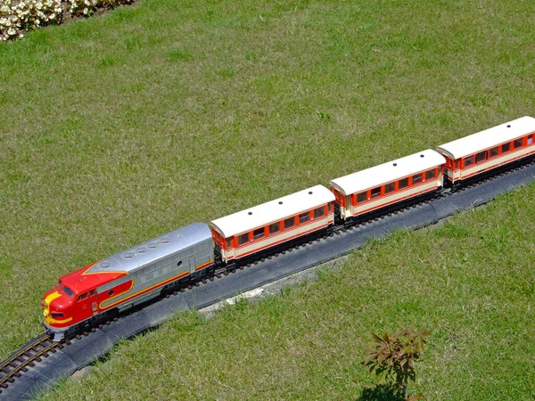 Modelový Vlak Leteckém Zobrazení Grass Field — Stock fotografie