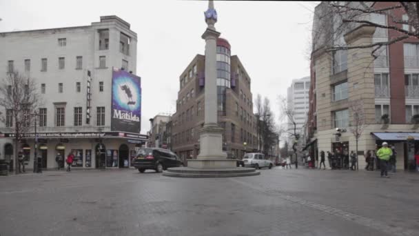 Londýn Velká Británie Ledna 2013 Day Traffic Seven Dials Intersection — Stock video