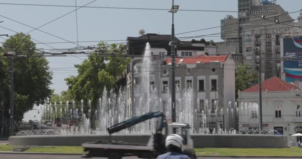 Belgrade Serbia June 2019 Water Fountain Slavija Square Sunny Summer — Stock Video