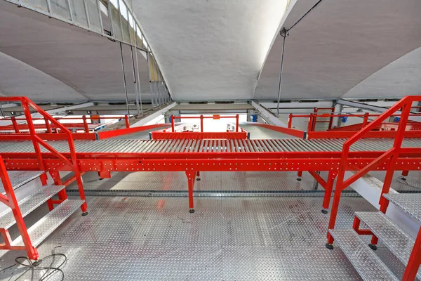 Baris Produksi Dengan Rollers Conveyor Pabrik — Stok Foto