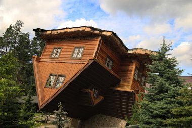 Polonya evde aşağı yukarı yönlü.