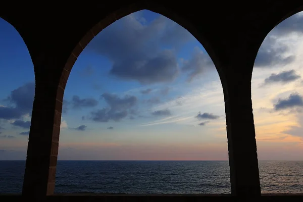 Vista Mar Mediterrâneo Através Arcos Batroun Líbano — Fotografia de Stock
