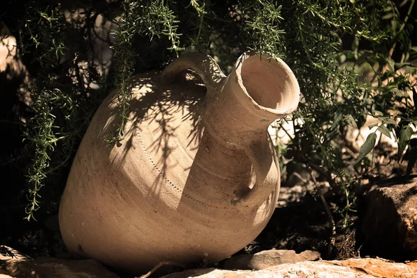 Μια Πήλινη Κανάτα Έναν Παραδοσιακό Κήπο Του Λιβάνου — Φωτογραφία Αρχείου