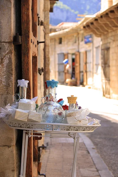 Skärm Glas Vatten Kannor Souks Douma Libanon — Stockfoto