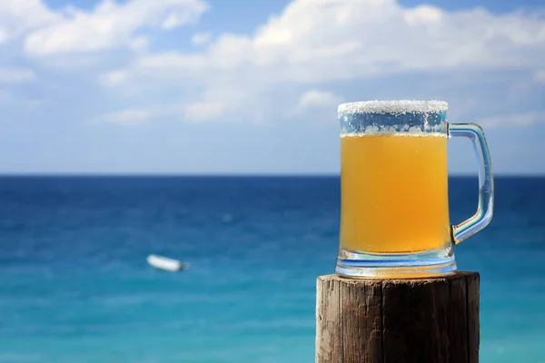 Una Tazza Birra Messicana Contro Blu Del Mediterraneo Batroun Libano — Foto Stock