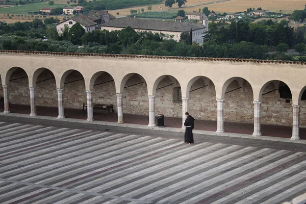 Franciscan Friar Traditional Robes Walking Arches Saint Francis Assisi Cathedral — Stock Photo, Image