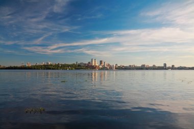 Dnepropetrovsk, güzel şehir manzarası, Dnepr Nehri