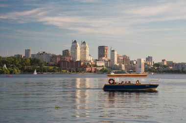 Dnepropetrovsk, güzel şehir manzarası, Dnepr Nehri