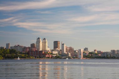 Dnepropetrovsk, güzel şehir manzarası, Dnepr Nehri