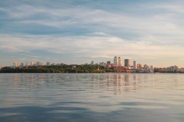 Dnepropetrovsk, güzel şehir manzarası, Dnepr Nehri