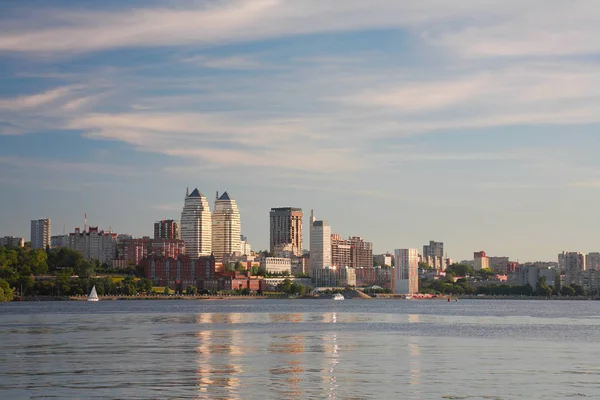 Dnepropetrovsk, güzel şehir manzarası, Dnepr Nehri