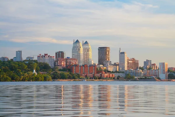 Dnepropetrovsk, güzel şehir manzarası, Dnepr Nehri