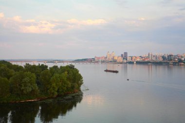 Dnepropetrovsk, Dnieper Nehri kıyısında şehir panoraması