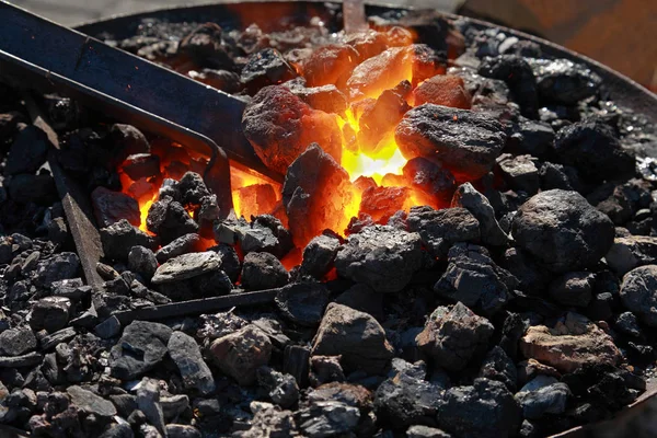 火盆与热煤 — 图库照片