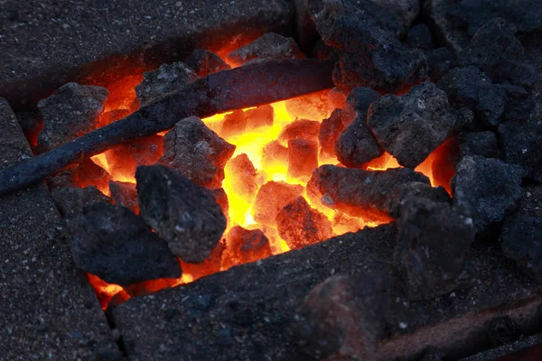 Forgia Braciere Con Carboni Ardenti Primo Piano — Foto Stock