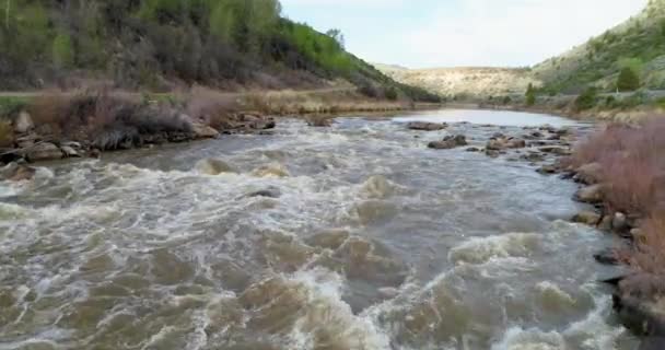 Statik Hava Görünümünü Rodeo Hızlı Colorado Nehri Üzerinde Burns Colorado — Stok video