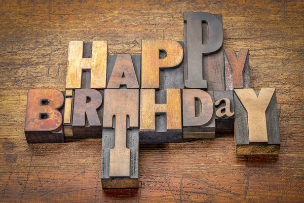 Tarjeta Felicitación Happy Birthday Tipografía Vintage Tipo Madera Contra Madera —  Fotos de Stock