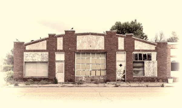 Opuszczony Garażu Lub Warsztaty Małym Miasteczku Wschodniej Colorado Obraz Przetwarzany — Zdjęcie stockowe