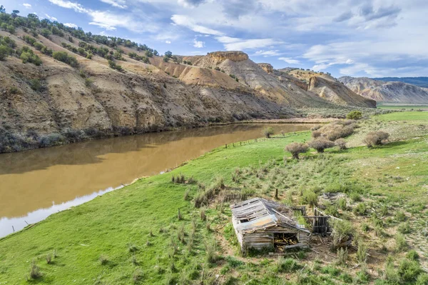 Colorado, bahar sahne havadan görünümü üst Colorado Nehri kıyısında eski homestead