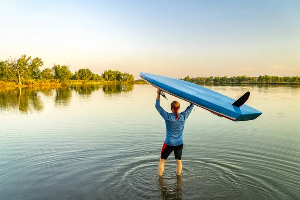 Start Stand Paddleboard Auf Einem Ruhigen See Ruhigen See Norden — Stockfoto