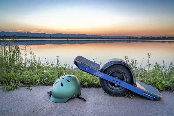 Fort Collins Usa August 2018 Einrad Elektro Skateboard Mit Helm — Stockfoto